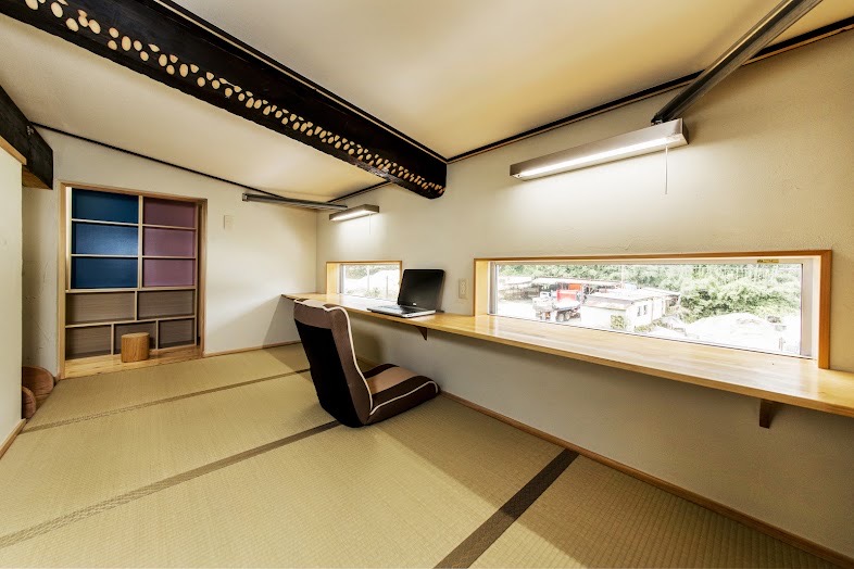 木の梁が美しい天井